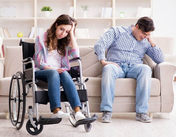 відчайдушна інвалідність на інвалідному візку
 - Фото, зображення
