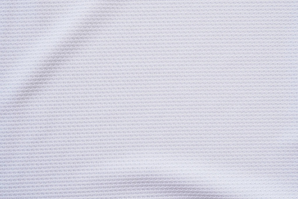 Λευκή φανέλα ποδοσφαίρου υφασμάτινη υφή αθλητικά φορούν φόντο, κοντινό πλάνο - Φωτογραφία, εικόνα