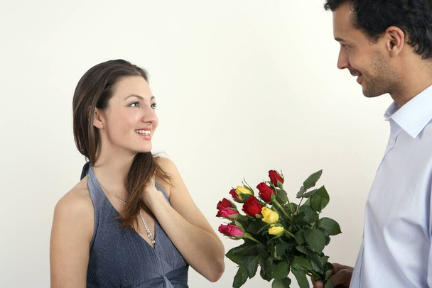 Man giving a bouquet of flowers to his girlfriend - Photo, Image