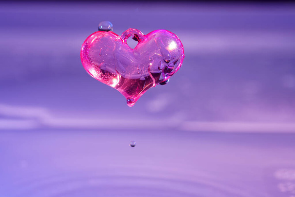 A cute pink heart-shaped bead covered in droplets - Photo, Image