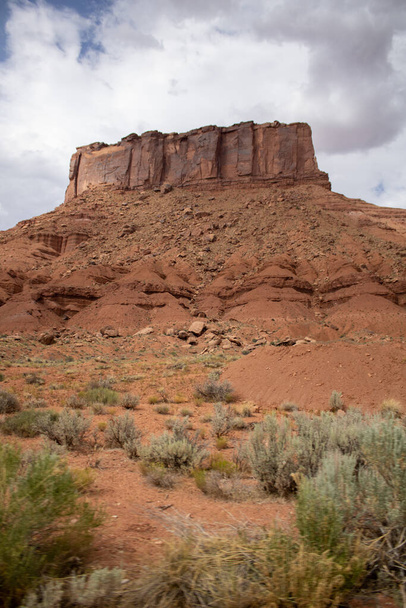 A vertical shot of scenic sandstone Valley of the Gods Utah, United State - 写真・画像