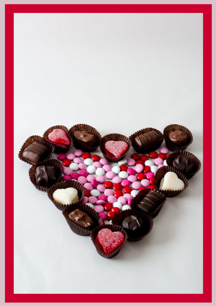 Dulces de San Valentín en forma de corazón, sobre blanco
 - Foto, imagen