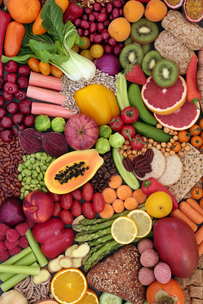 Serbest radikalleri meyve, sebze, tohum, fındık, tahıl ve tahılla nötralize eden antioksidanlar çok yüksek. Vegan gıdaları da yüksek oranda antosiyanin, vitamin, mineral, lif, omega & protein içerir..  - Fotoğraf, Görsel