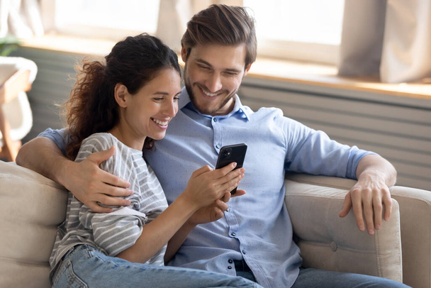 Addicted to modern technology family couple using smartphone. - Fotografie, Obrázek