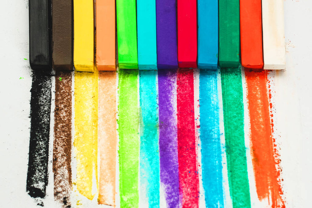 Set de pasteles secos multicolores para la pintura y la creatividad. - Foto, imagen