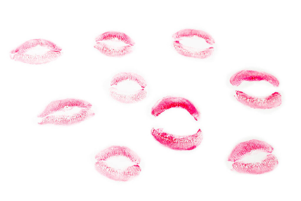 Frau küssen isoliert auf weißem Hintergrund. Roter Lippenstift. - Foto, Bild