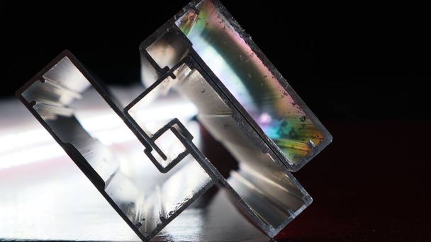 образцы профиля алюминиевой рамы вид сбоку в секции - Фото, изображение