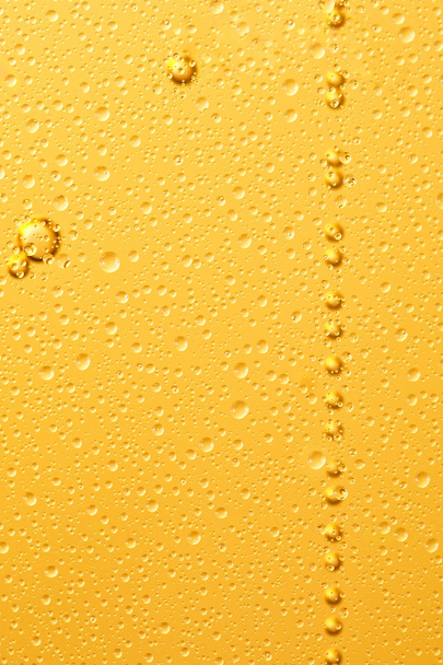 φυσαλίδες και αφρό σε μια μπύρα - Φωτογραφία, εικόνα