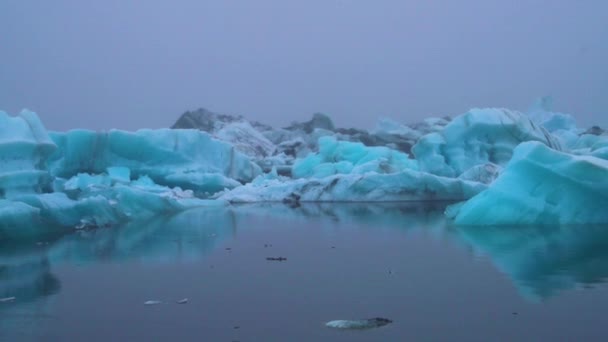 アイスランドのジョクルサロン氷河湖の氷山. - 映像、動画