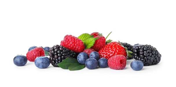 Mix of different fresh berries isolated on white - Foto, Imagem