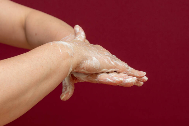 Κλείσε την πλαϊνή όψη.Πλύνε τα χέρια σου. Έννοια καθαριότητας υγείας. - Φωτογραφία, εικόνα