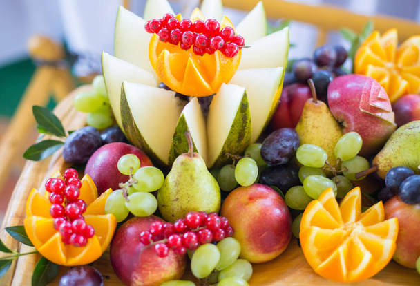 Farbenfroher und vielfältiger Obsthaufen - Foto, Bild