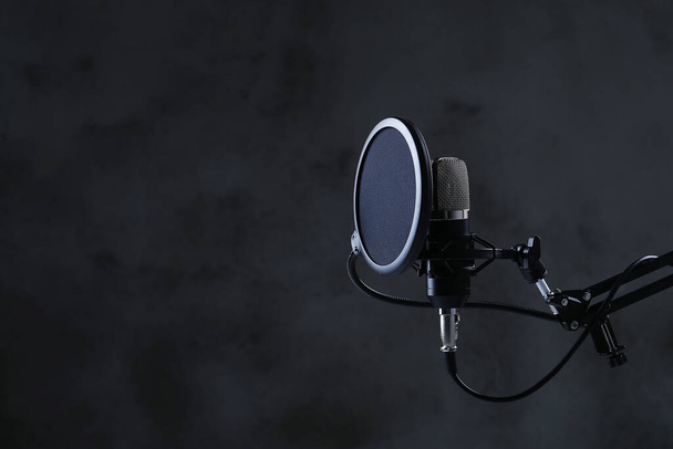 Sound studio. Microphone in close-up - Foto, afbeelding