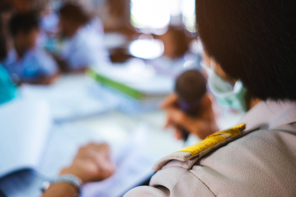 aziatische regering leraar uniform is onderwijs in de klas - Foto, afbeelding
