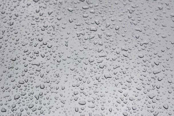 gouttelettes d'eau sur la voiture après la pluie - Photo, image