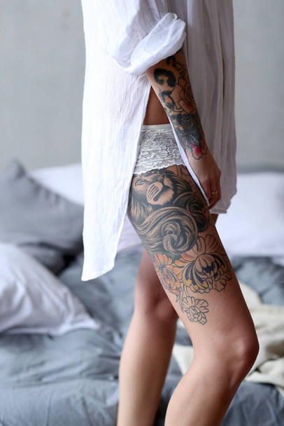 Beautiful girl with tiger tattoo - Φωτογραφία, εικόνα