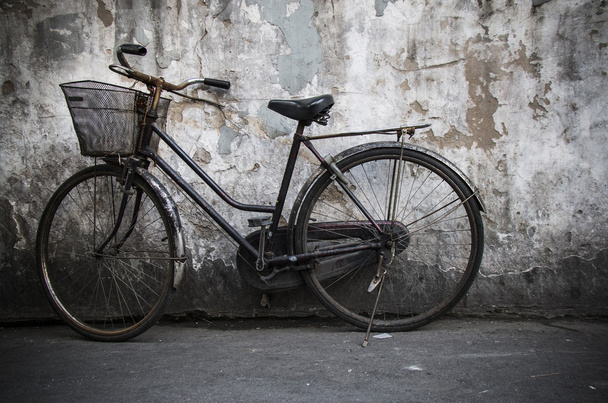 oude rustieke fiets - Foto, afbeelding