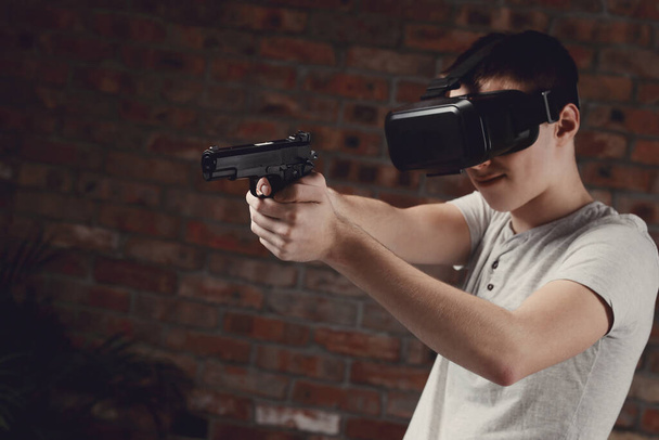Teenager boy using virtual reality headset - Foto, Imagen