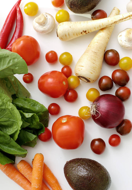 Légumes crus frais sur la table - Photo, image