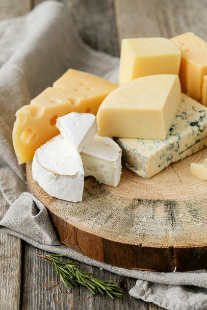 Delicious cheese on the table - Foto, Imagen