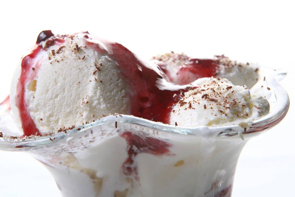 helado con chocolate rallado  - Foto, imagen