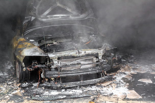 Fechar a foto de um carro queimado
 - Foto, Imagem