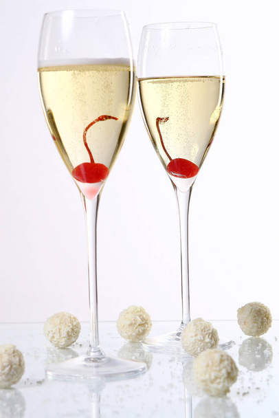 dos copas con champán - Foto, Imagen