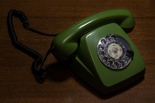 Vieux, téléphone vintage sur la table - Photo, image