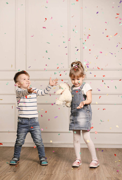 Two little kids having fun at home - Foto, Bild