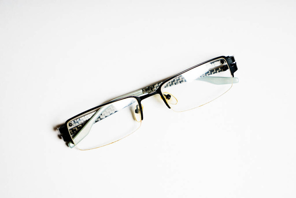 Krásné optické brýle izolované na bílém pozadí - Fotografie, Obrázek