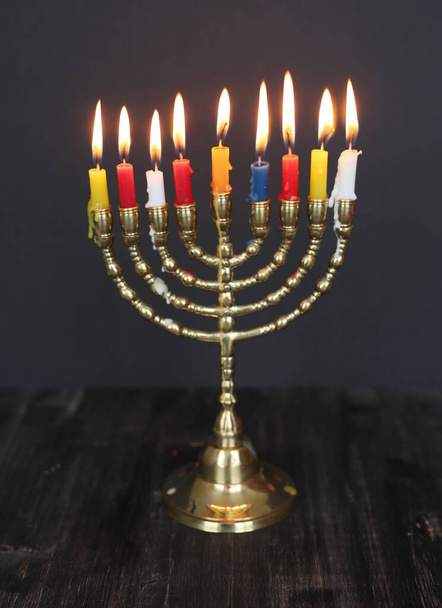Fiesta judía Hanukkah y su famosa menorá de nueve ramas - Foto, imagen