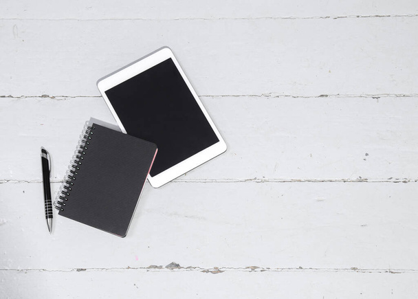 Notebook s tabletem a notebookem, kopírovat prostor na pozadí - Fotografie, Obrázek