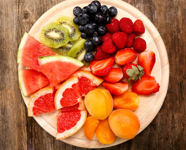 Саммер. Вкусные ягоды на столе - Фото, изображение
