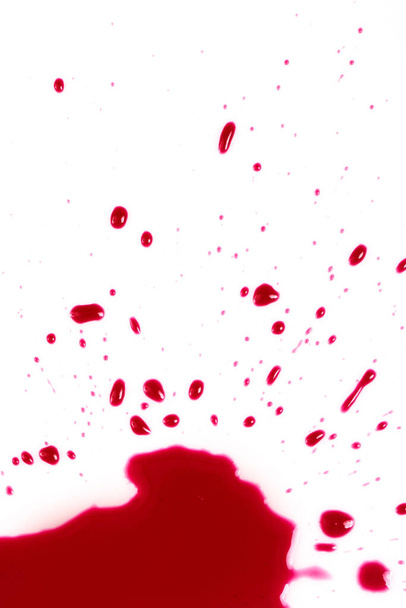 Mord. Rotes Blut auf weißem Hintergrund - Foto, Bild