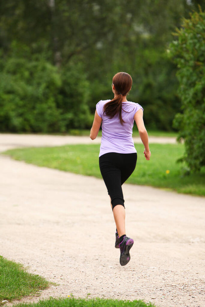 Deporte mujer corriendo en parque
 - Foto, Imagen
