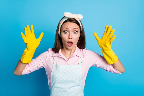 Close-up portrait of her she nice attractive pretty amazed worried maid news reaction order service home cleansing cleanup disinfectant isolated over bright vivid shine vibrant blue color background - Фото, зображення