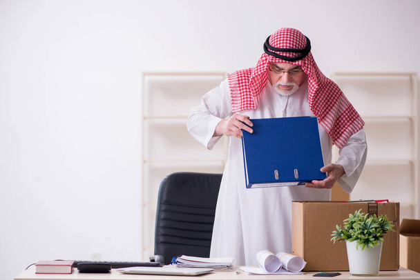 Old arab businessman in office relocation concept - Photo, Image