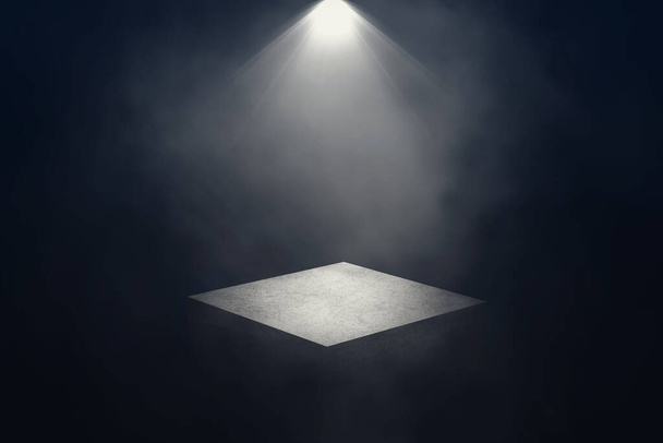 Пустое пространство студии темной комнаты блока бетона гранж текстуры фон с прожектором и белый дым. - Фото, изображение