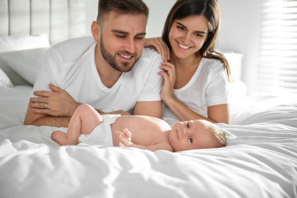 Happy couple with their newborn baby at home - Valokuva, kuva