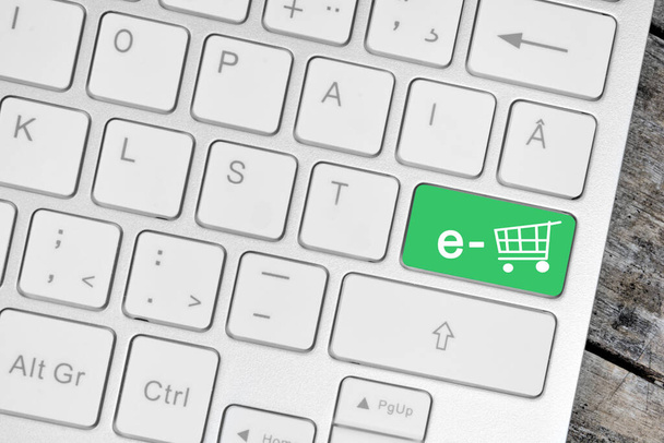 E-commerce na zelené tlačítko uzavření klávesnice počítače - Fotografie, Obrázek