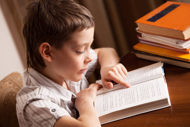 Boy reading book - Φωτογραφία, εικόνα