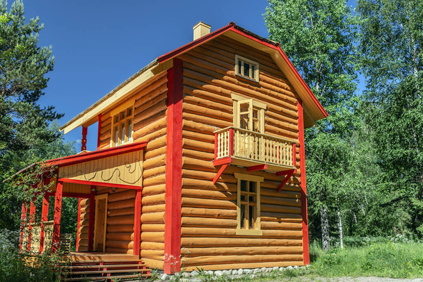 Casa de campo de madera, exterior del hogar. Mandrogi Rusia. - Foto, Imagen