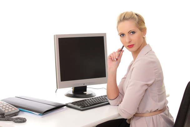 жінка за столом в офісі
 - Фото, зображення