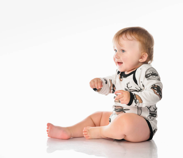 Close up portrait of a happy baby boy on a white background. - Foto, Bild