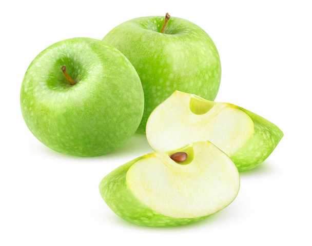 Maçãs verdes isoladas. Duas maçãs da avó Smith inteiras e duas cunhas isoladas no fundo branco - Foto, Imagem