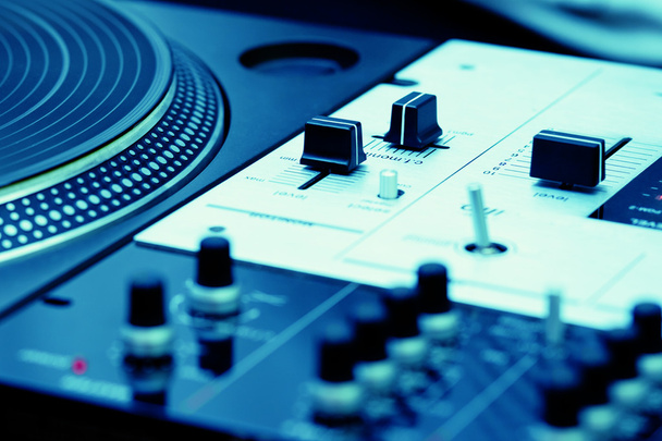 Turntable and mixing controller - Photo, Image