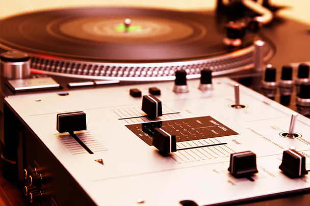Turntable and mixing controller - Fotografie, Obrázek