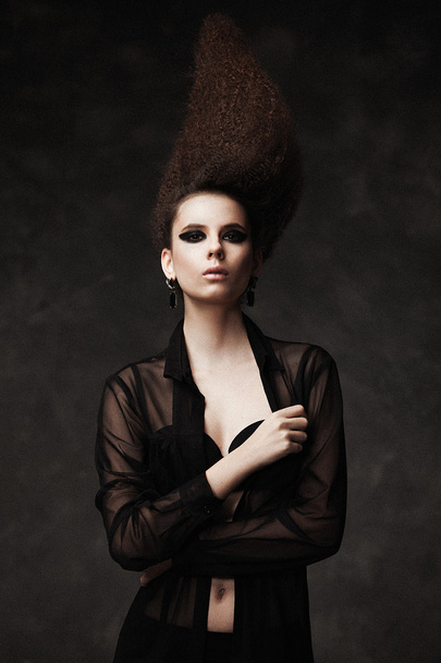 Beautiful woman with cretive hairstyle - Photo, Image