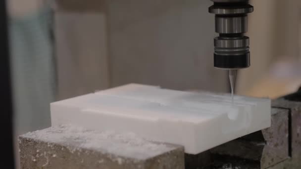 Automatikus esztergáló marógép vágó akril műkő munkadarab - Felvétel, videó
