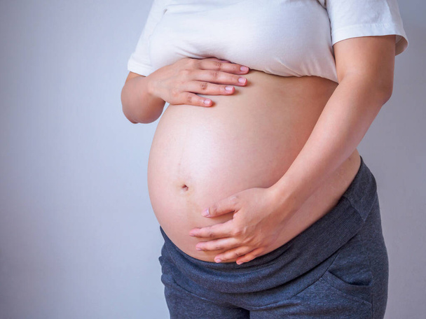 pregnant woman touching her belly - Fotoğraf, Görsel